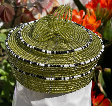 Load image into Gallery viewer, Handmade Round Seed Bead Basket with Lid